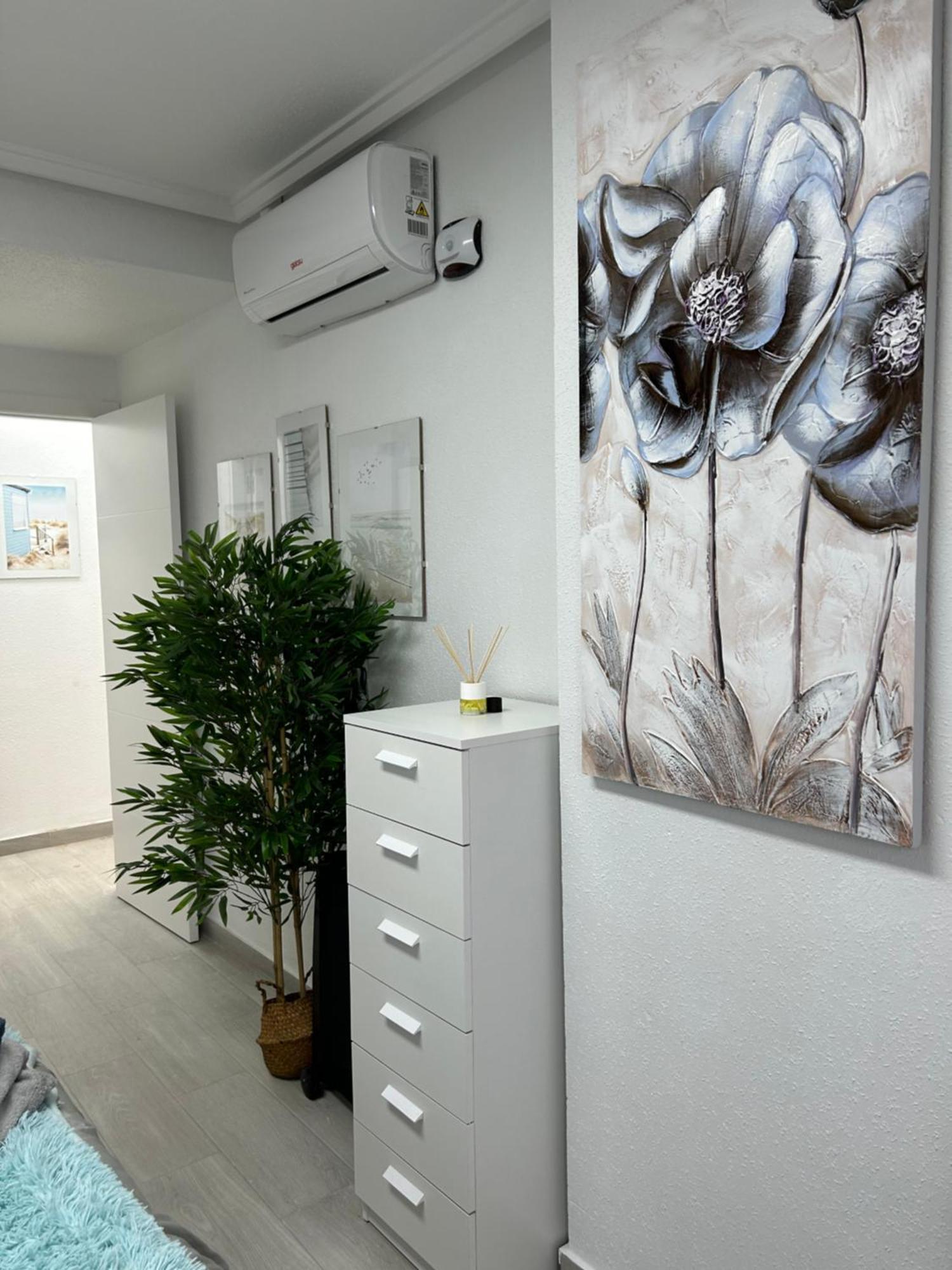 Appartamento Skyline 21 Torrevieja Esterno foto